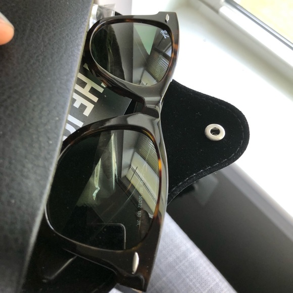 Ray Ban Wayfarer Tortoise Shell Sunglasses - Picture 6 of 12